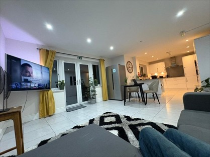 Room in a Shared House, Mercer Close, B61