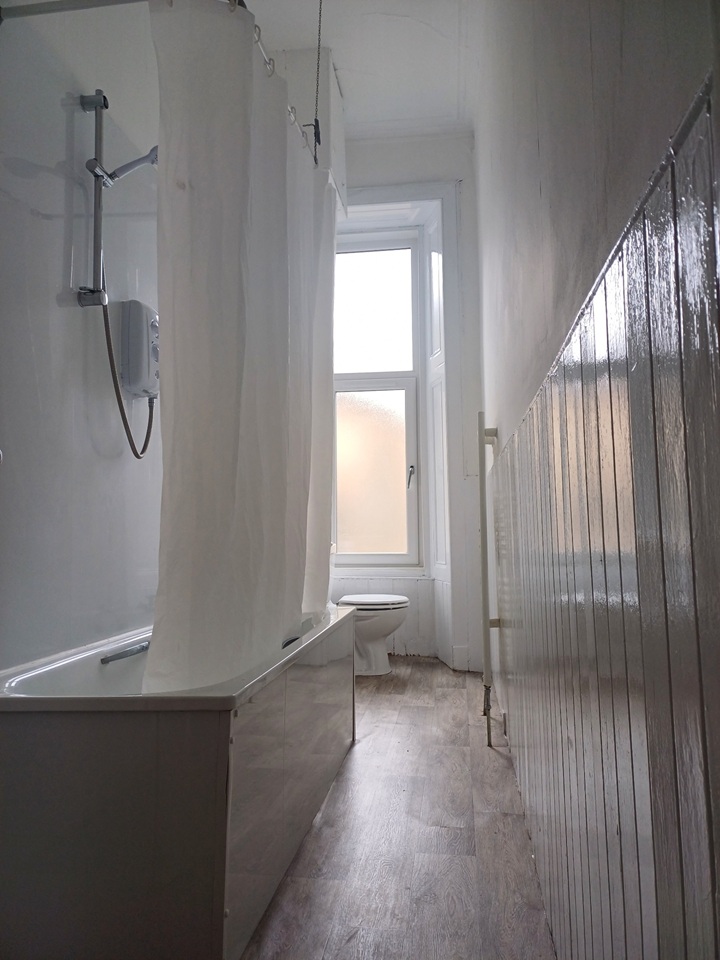 4 Bed Flat, Kersland St, G12 photo 4