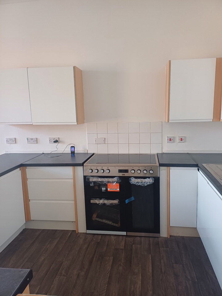 4 Bed Flat, Kersland St, G12 photo 3
