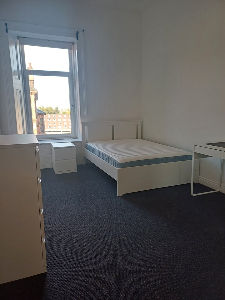 4 Bed Flat, Kersland St, G12 photo 5