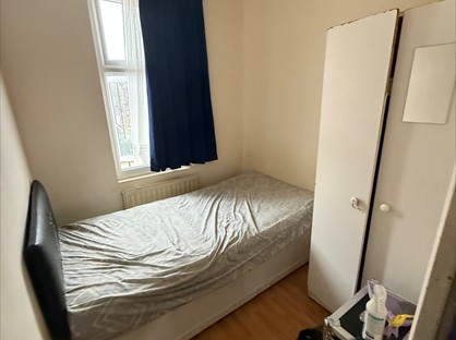 Room in a Shared House, Walpole Road, N17