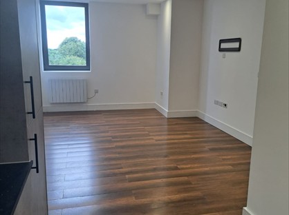 2 Bed Flat, Quest House, TW3