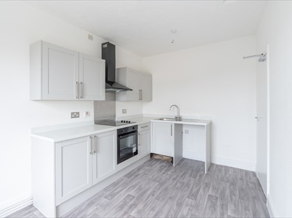2 Bed Flat, Llannerch Road West, LL28
