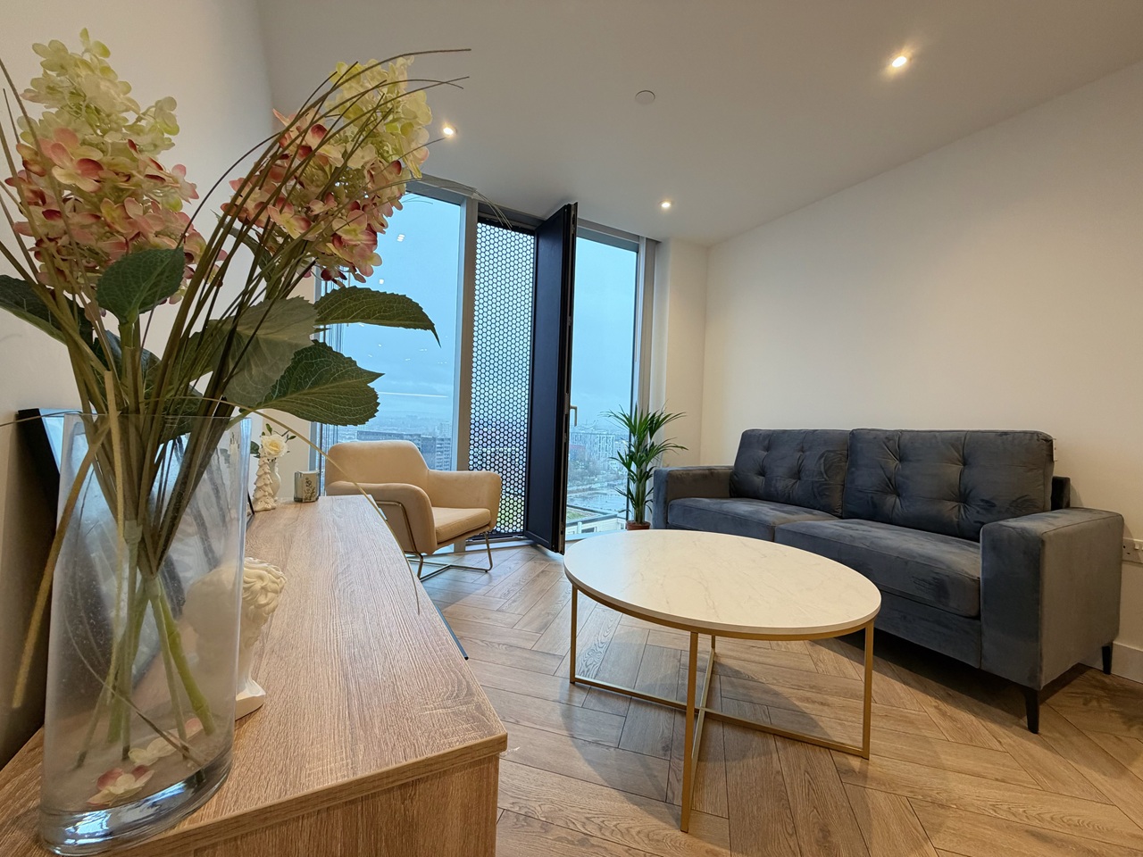 Additional image 4 of 2 Bed Flat, Port Street, M1, N1 7GU