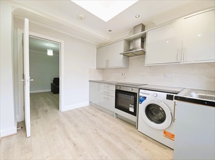 2 Bed Flat, Court Way, W3