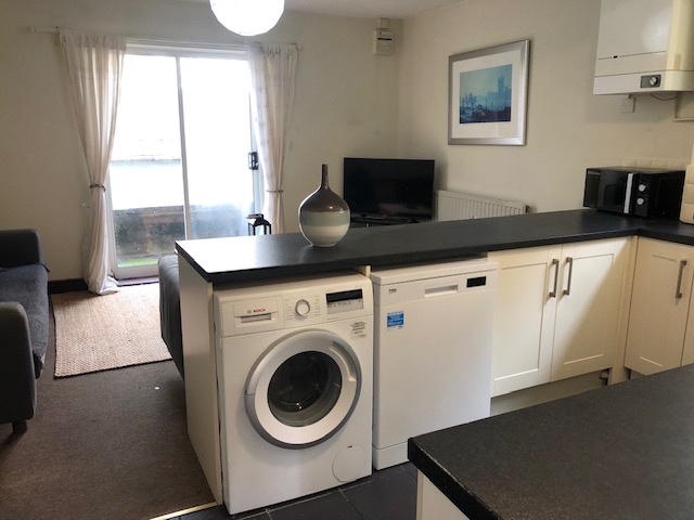 6 Bed Semi-Detached House, Wilton Avenue, SO15, N1 7GU