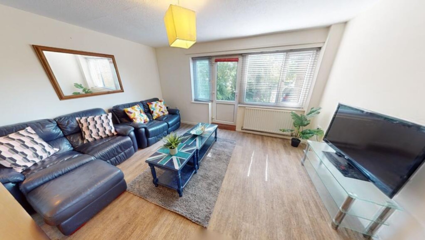 4 Bed Semi-Detached House, Harlaxton Walk, NG3, N1 7GU