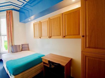 Room in a Shared Flat, Dorncliffe Road, SW6
