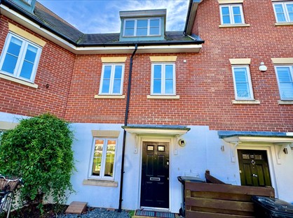 4 Bed Terraced House, Cross Way, NW10