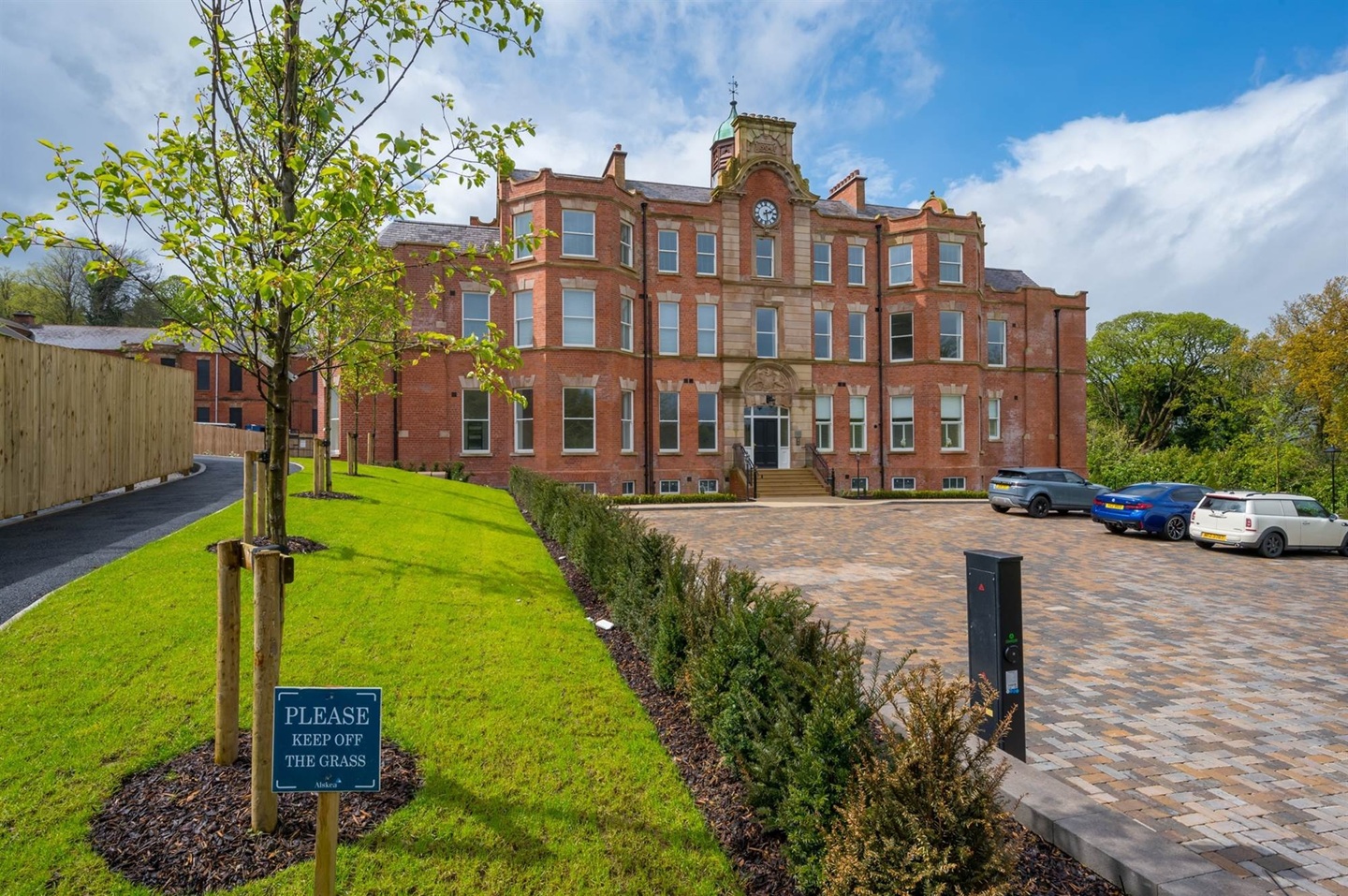 2 Bed Flat, Lady Ishbel Boulevard, BT8, N1 7GU