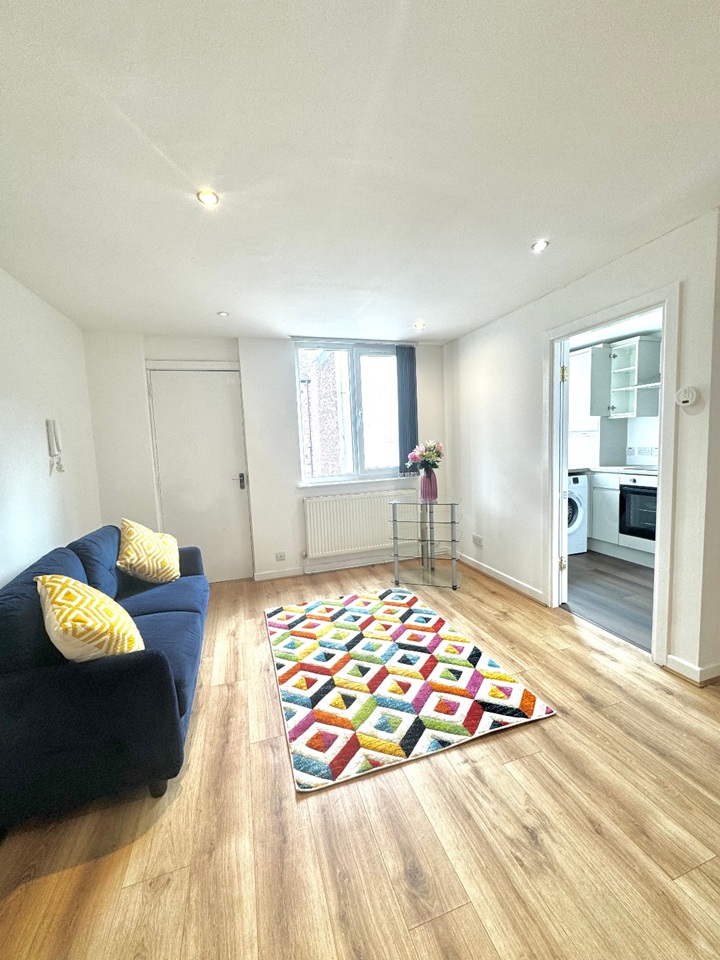 Additional image 3 of 2 Bed Flat, Henry Street, L1, N1 7GU