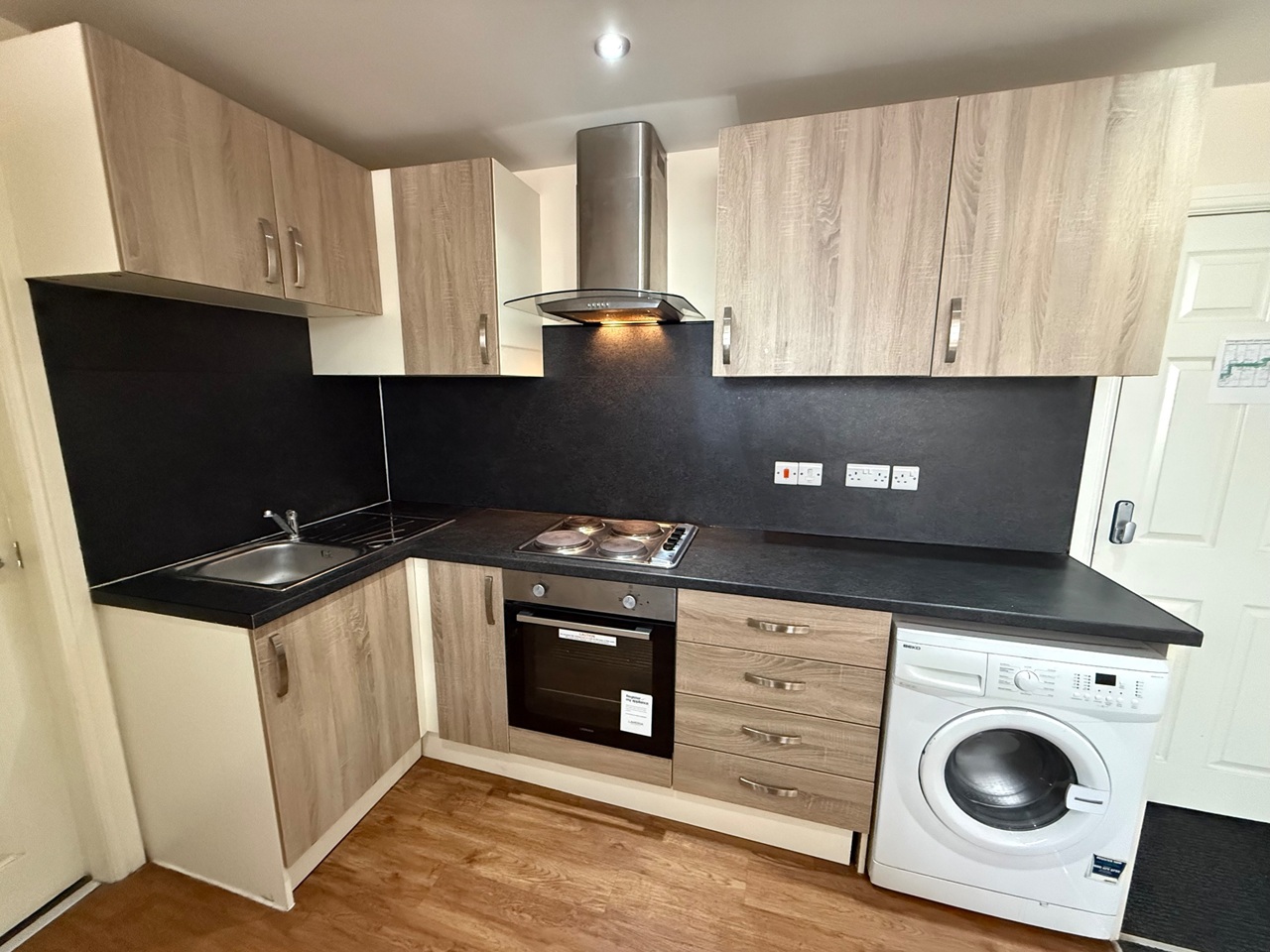 Doncaster - Studio Flat, Cleveland St, DN1 - To Rent Now for £525.00 p/m