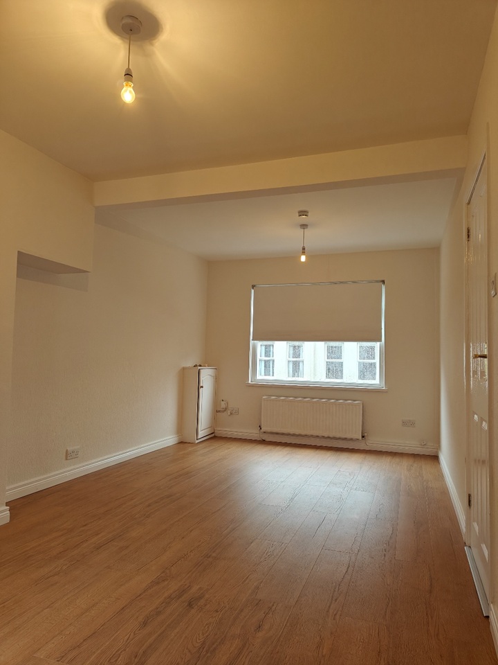 2 Bed Terraced House, Isoline St, BT5, N1 7GU