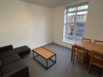 2 Bed Flat, Hartington Court, SW8