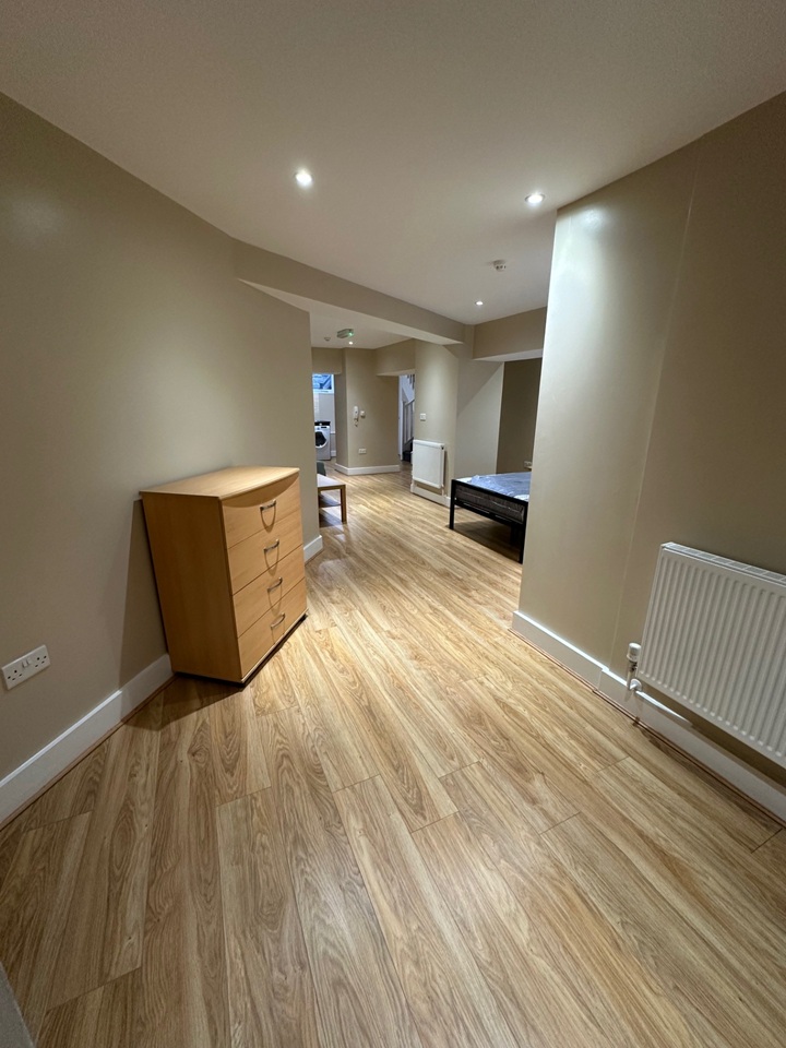 Additional image 8 of Studio Flat, Royal York Crescent, BS8, N1 7GU