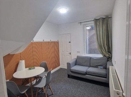 4 Bed Semi-Detached House, Stratford St, CV2