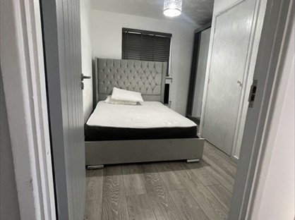 Room in a Shared House, Q, SS13