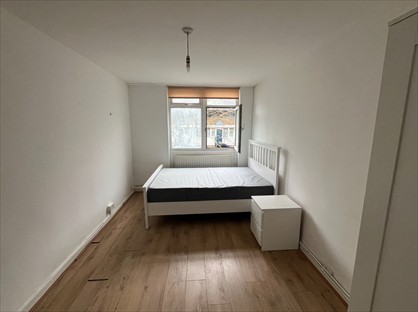 Room in a Shared Flat, Crowhurst House, SW9