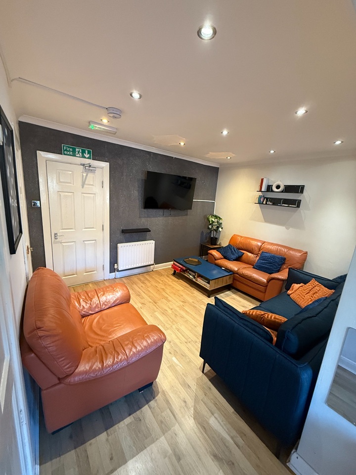 Additional image 2 of 5 Bed Semi-Detached House, Mitchell Avenue, CV4, N1 7GU