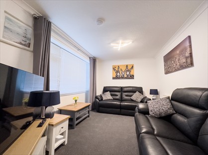 5 Bed Terraced House, Thurso Walk, NN17