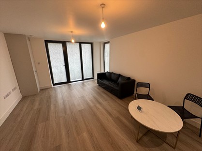 2 Bed Flat, Farnborough Road, GU14