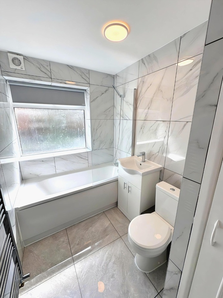 Halesowen - 2 Bed Flat, Melbourne Road, B63 - To Rent Now for £895.00 p/m