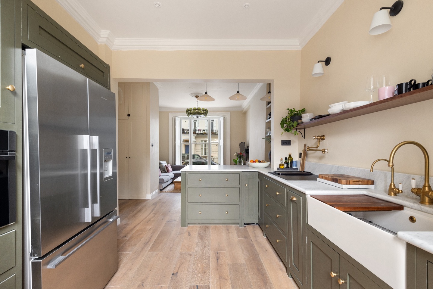 4 Bed Flat, St Stephen's Gardens, W2 photo 2