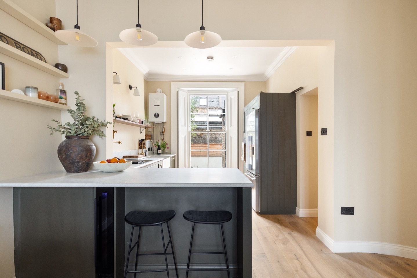 4 Bed Flat, St Stephen's Gardens, W2 photo 4