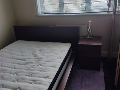 Room in a Shared House, Ilfracombe Gardens, RM6