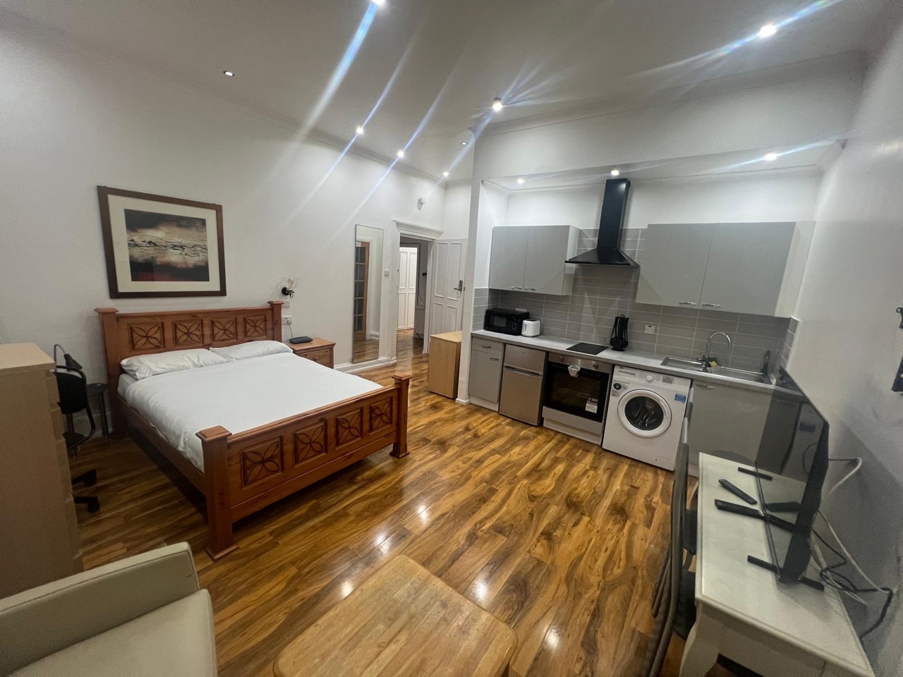 Room in a Shared House, North St, G3