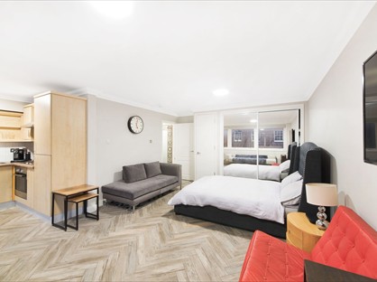 Studio Flat, Fitzroy St, W1T