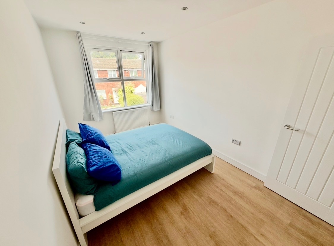 2 Bed Flat, Grosvenor Road, BS2 photo 2