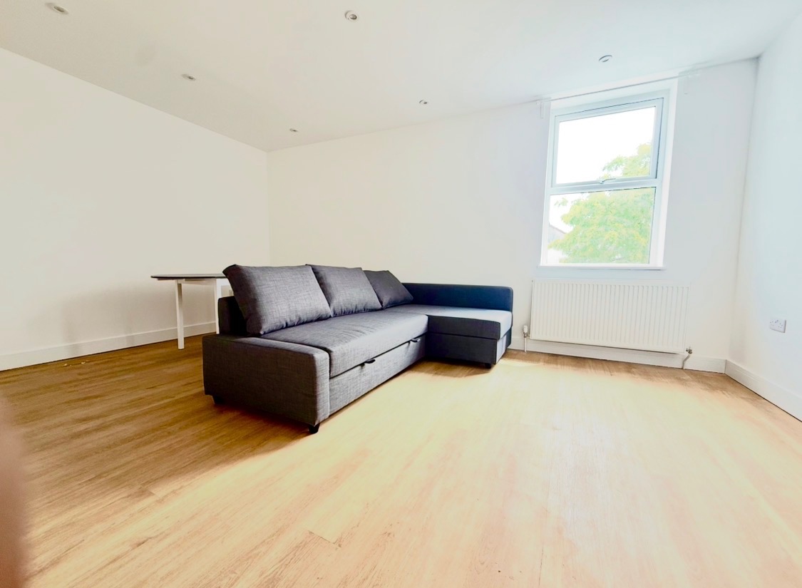 2 Bed Flat, Grosvenor Road, BS2 photo 3