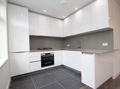 3 Bed Flat, Leeside Crescent, NW11