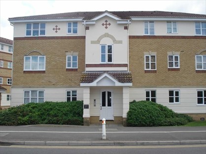 2 Bed Flat, Richards Way, SL1