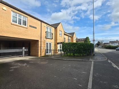 2 Bed Flat, Shadwell Lane, LS17