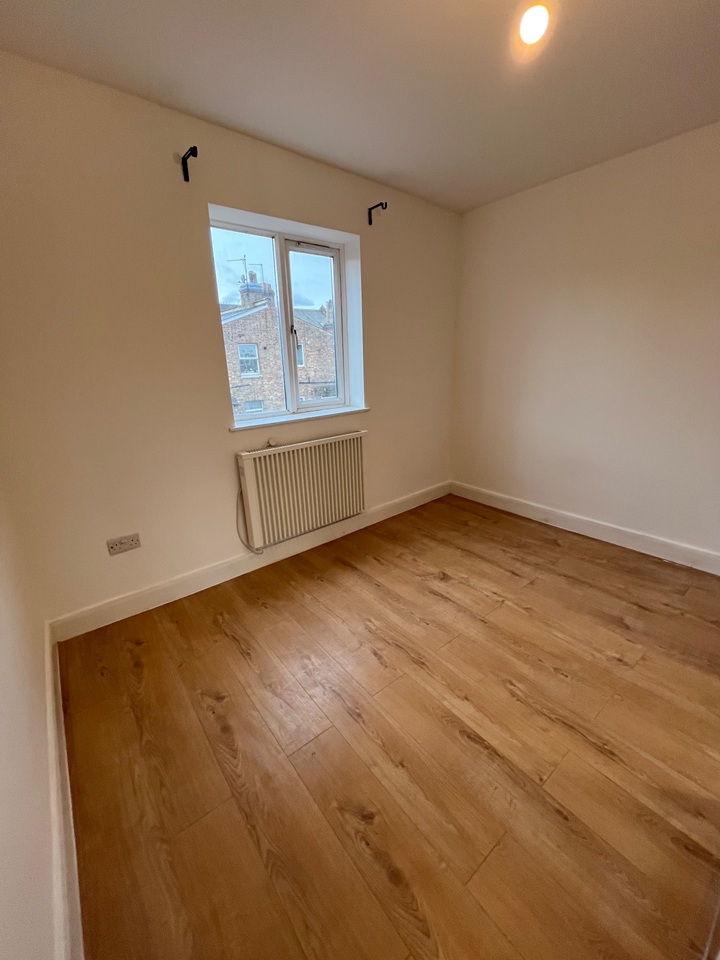 London - Studio Flat, Chapter Road, NW2 - To Rent Now for £1,350.00 p/m