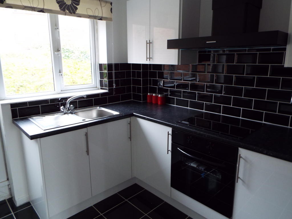 2 Bed Semi-Detached House, Alder Avenue, WF2