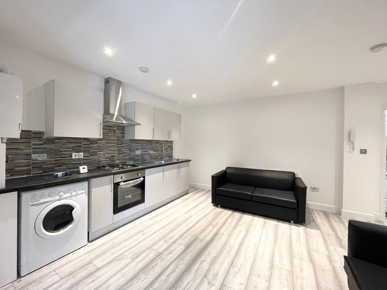 Additional image 3 of 2 Bed Flat, Winchester Avenue, LE3, N1 7GU