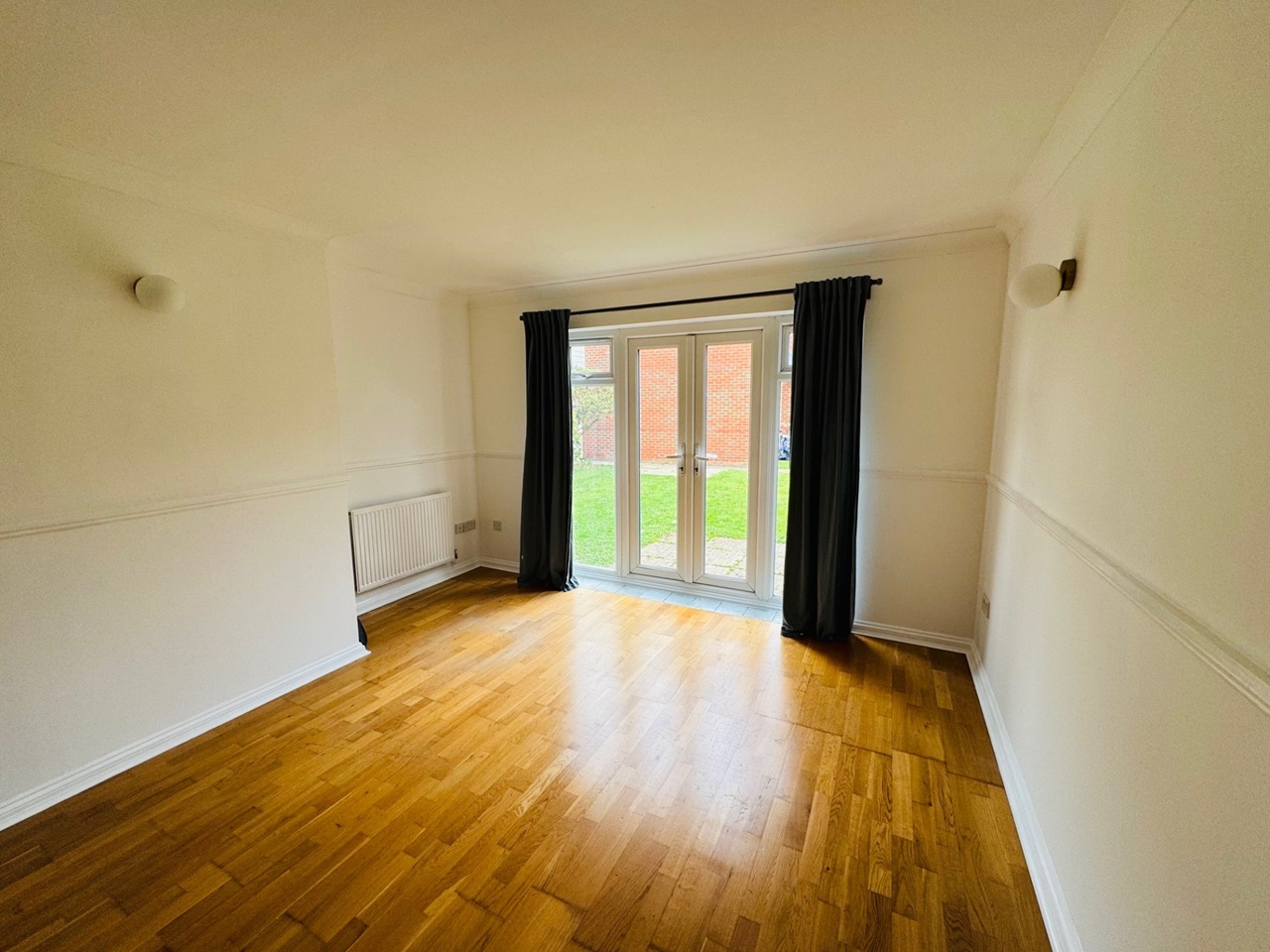 2 Bed Flat, Heron Court, OX14, N1 7GU
