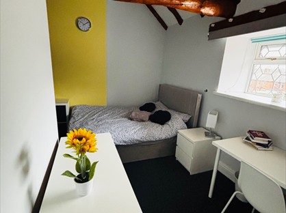 Room in a Shared House, Longley Lane, S5