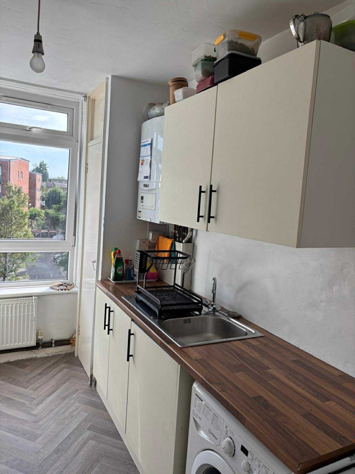 Additional image 2 of Room in a Shared House, Sheridan House, SW11, N1 7GU