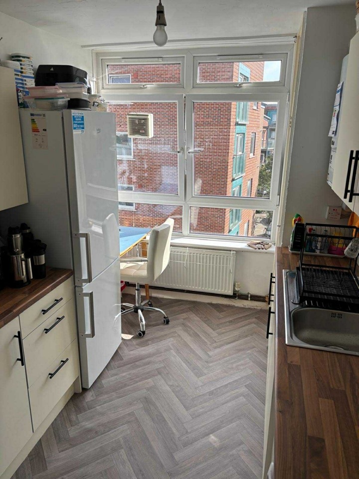 Additional image 5 of Room in a Shared House, Sheridan House, SW11, N1 7GU