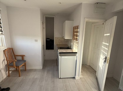 Studio Flat, Cockfosters Road, EN4