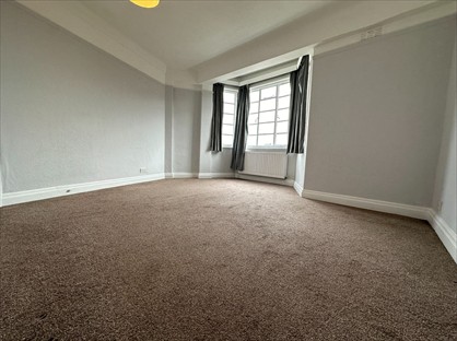 2 Bed Flat, Selwyn Court, SE3
