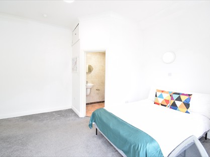 Room in a Shared House, Devonport Road, W12