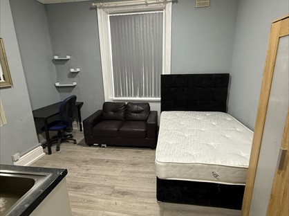 Studio Flat, Claremont, BD7