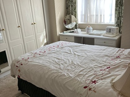 4 Bed Semi-Detached House, Hatton Road, TW14