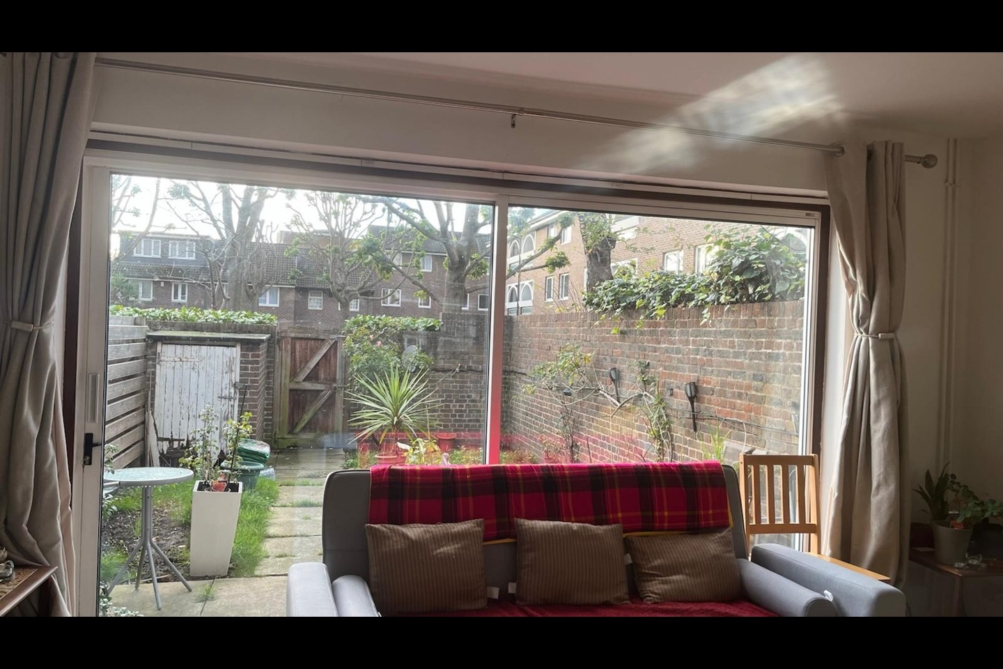 3 Bed Semi-Detached House, White Horse Lane, E1, N1 7GU