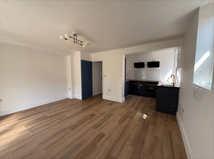 Room in a Shared House, Ash Road, GU12